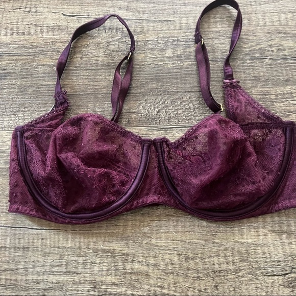 Victoria's Secret Bra Size 34D - Picture 1 of 12